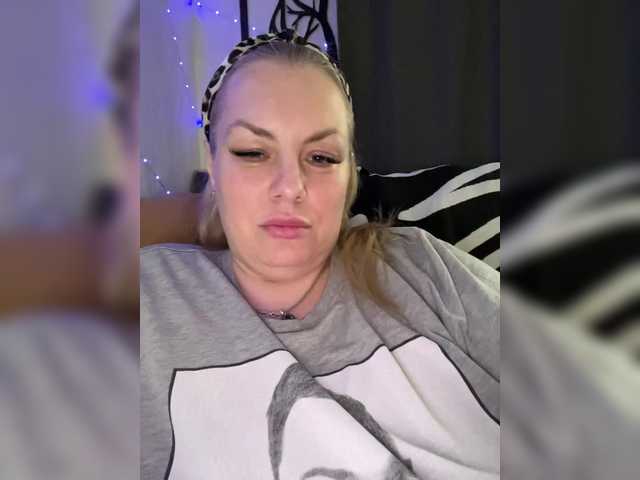 RobinLili's BongaCams show and profile