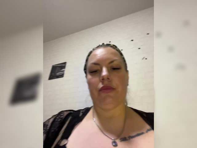 RobinLili's BongaCams show and profile