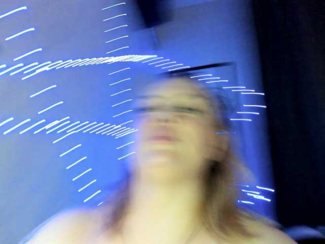 RobinLili's BongaCams show and profile