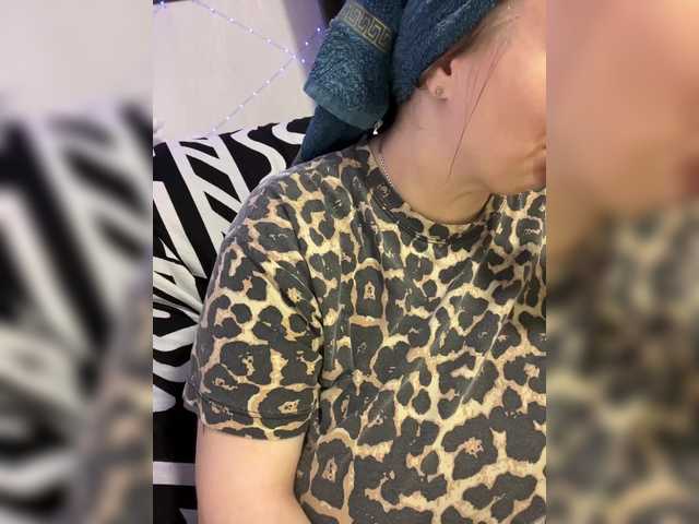 RobinLili's BongaCams show and profile