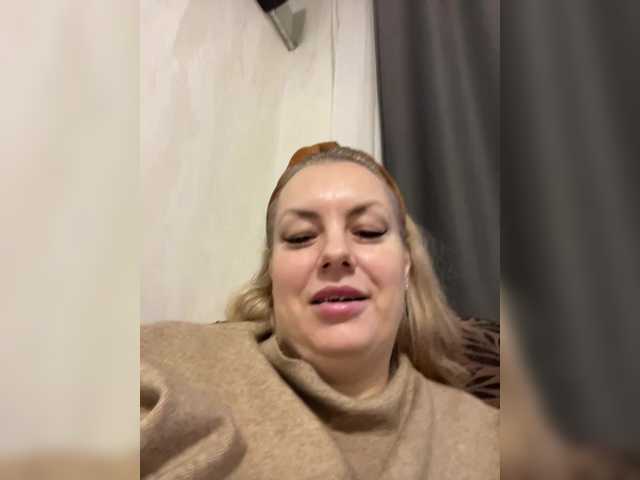 RobinLili's BongaCams show and profile