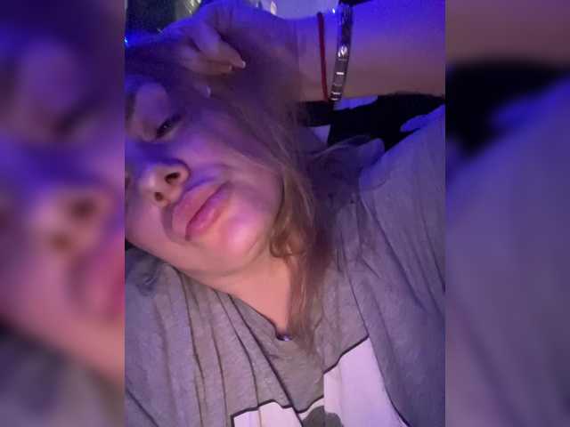 RobinLili's BongaCams show and profile