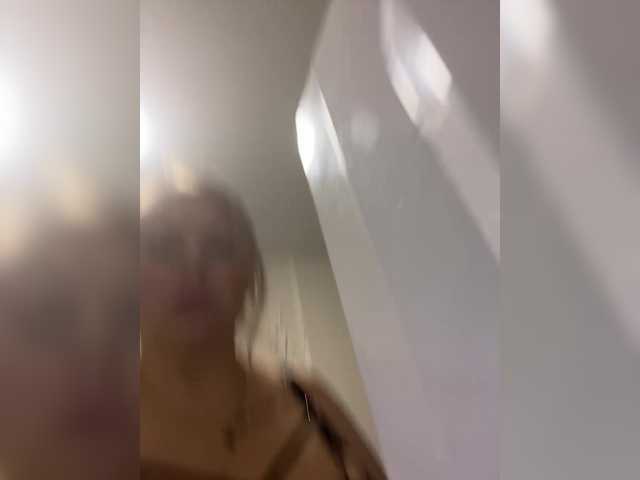 RobinLili streaming now