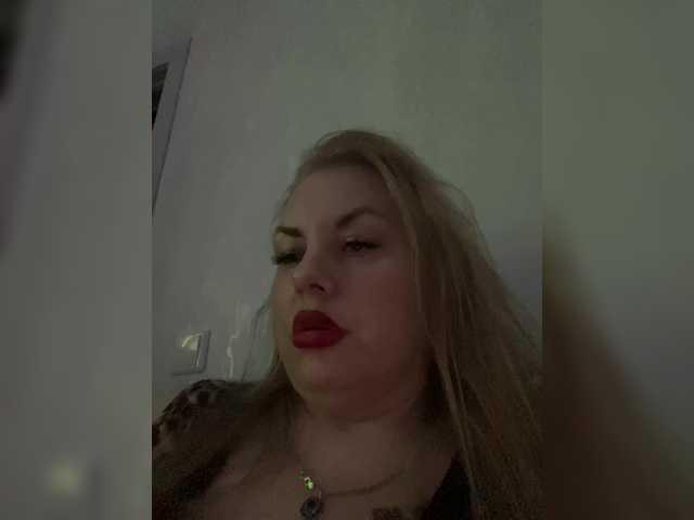 RobinLili's BongaCams show and profile
