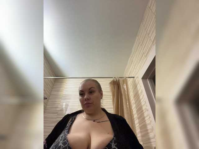 RobinLili's BongaCams show and profile