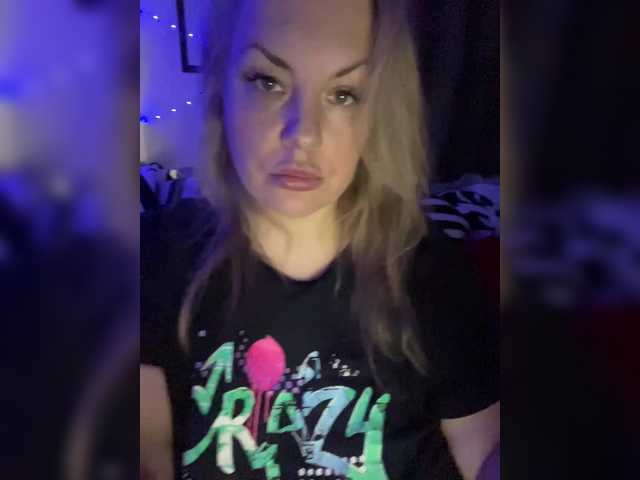 RobinLili's BongaCams show and profile