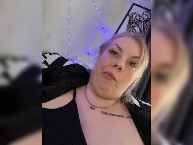 RobinLili's BongaCams show and profile