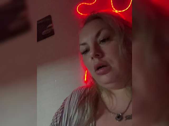 RobinLili's BongaCams show and profile