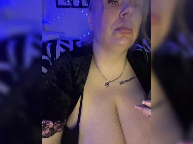 RobinLili's BongaCams show and profile