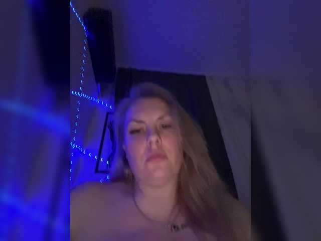 RobinLili's BongaCams show and profile