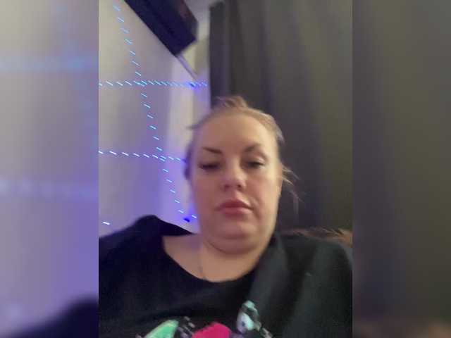 RobinLili — Hey, my amazing viewers!  It's so great to have you here! Tips are always appreciated and will make the stream even more fun! 