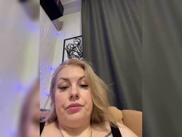 RobinLili's BongaCams show and profile