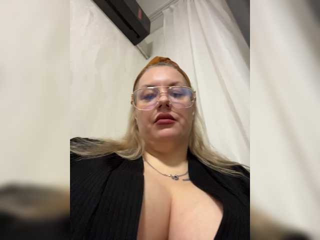 RobinLili's BongaCams show and profile