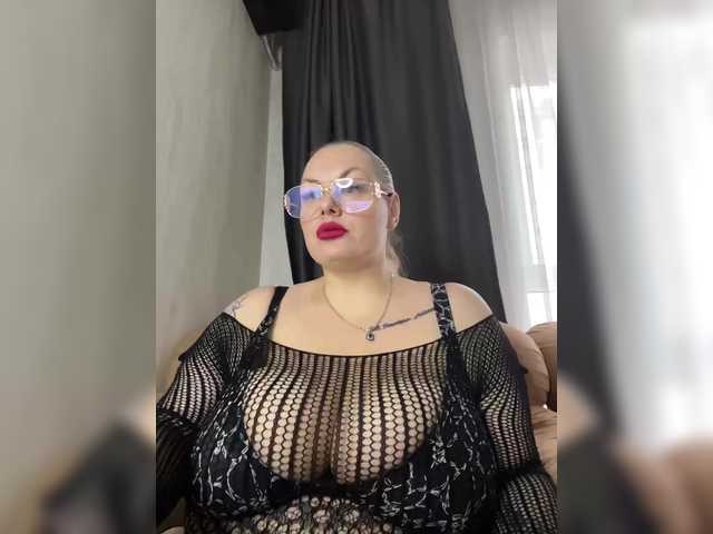 RobinLili's BongaCams show and profile