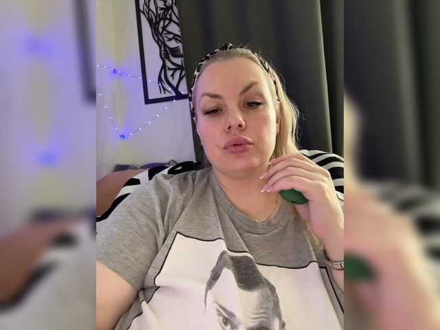 RobinLili's BongaCams show and profile