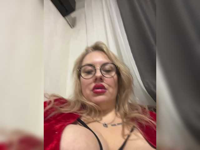 RobinLili – webcam model profile photo