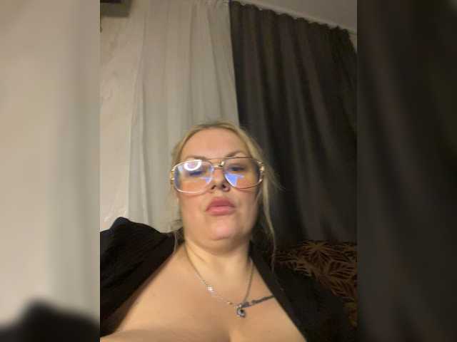 RobinLili's BongaCams show and profile