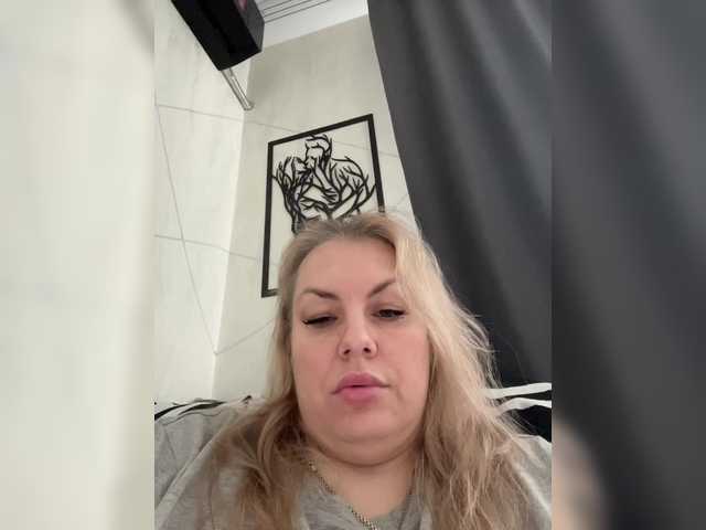 RobinLili's BongaCams show and profile