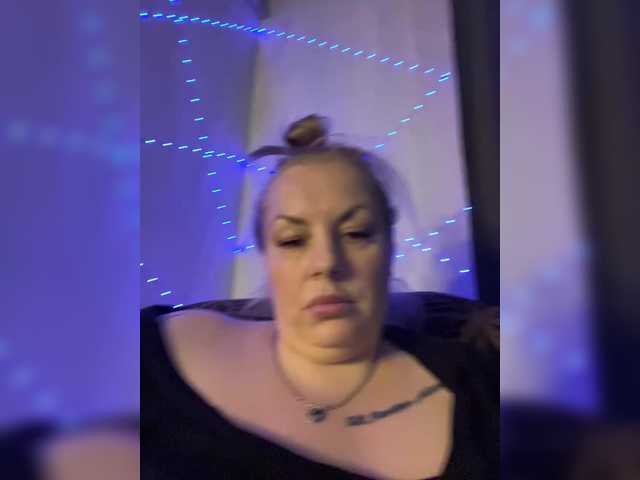 RobinLili — Hey, my amazing viewers!  It's so great to have you here! Tips are always appreciated and will make the stream even more fun! 