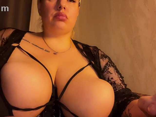 RobinLili's BongaCams show and profile