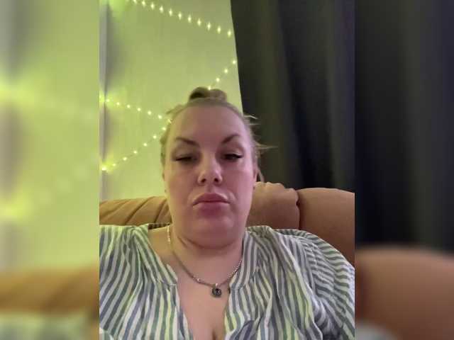 RobinLili's BongaCams show and profile