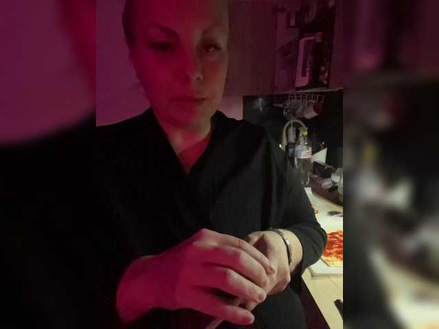 RobinLili's BongaCams show and profile