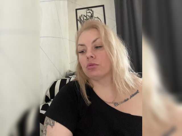 RobinLili's BongaCams show and profile