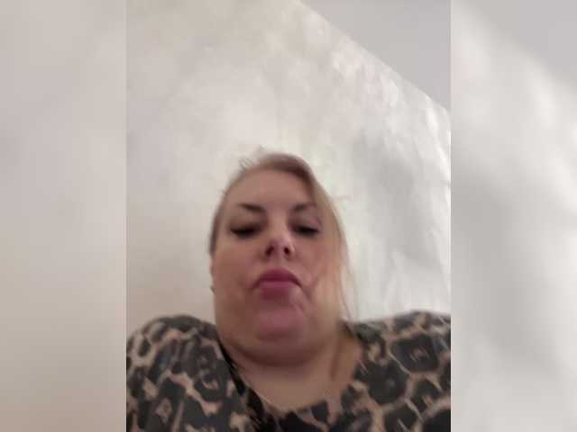 RobinLili's BongaCams show and profile