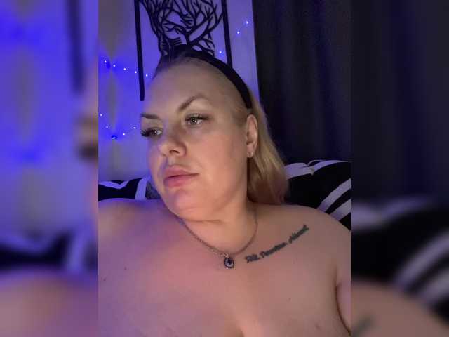 RobinLili's BongaCams show and profile