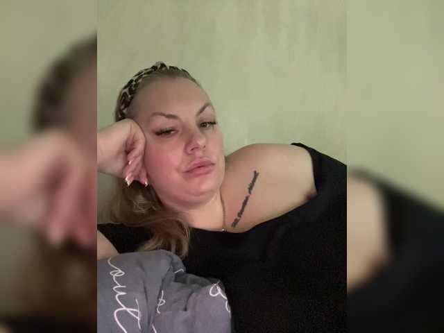 RobinLili's BongaCams show and profile