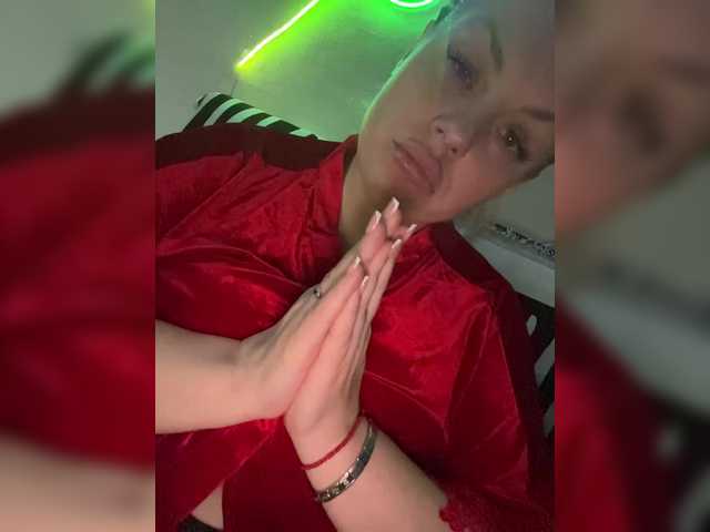 RobinLili's BongaCams show and profile