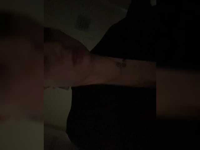 RobinLili video chat preview