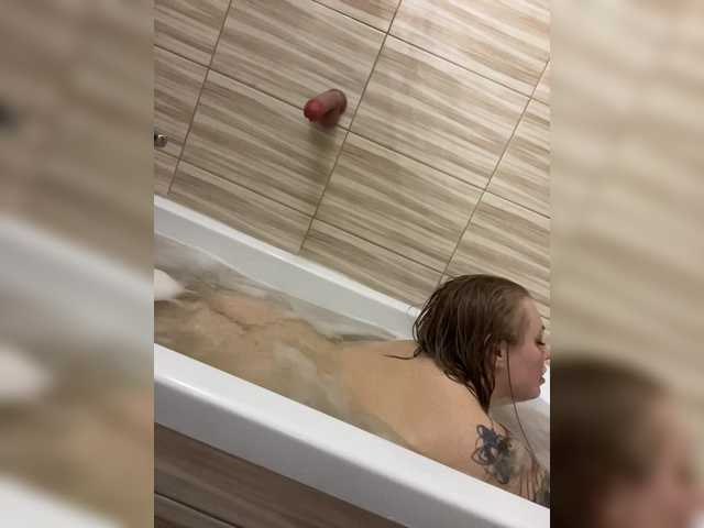 RobinLili's BongaCams show and profile