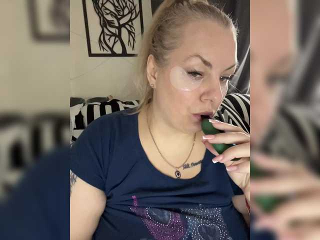 RobinLili's BongaCams show and profile
