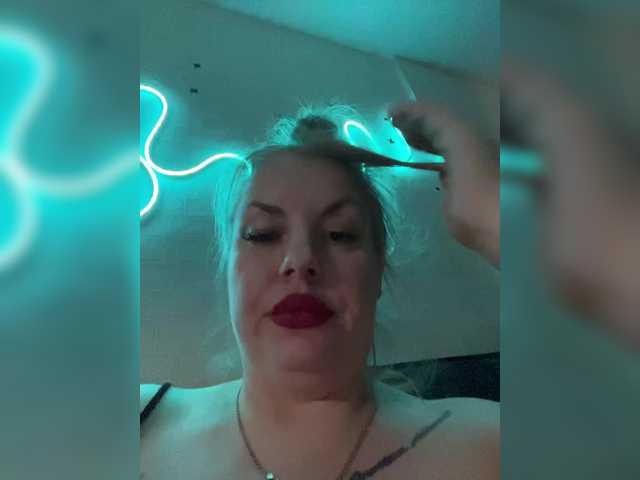 RobinLili's BongaCams show and profile