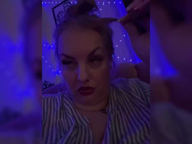 RobinLili's BongaCams show and profile