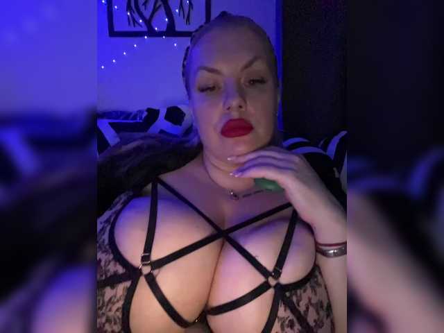 RobinLili's BongaCams show and profile