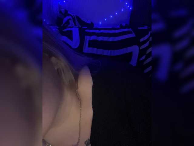 RobinLili's BongaCams show and profile