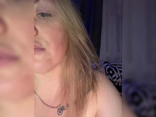 RobinLili's BongaCams show and profile