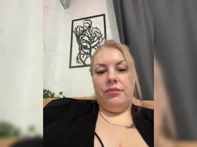RobinLili's BongaCams show and profile
