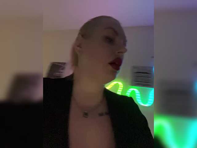 RobinLili's BongaCams show and profile