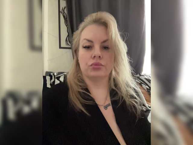 RobinLili's BongaCams show and profile