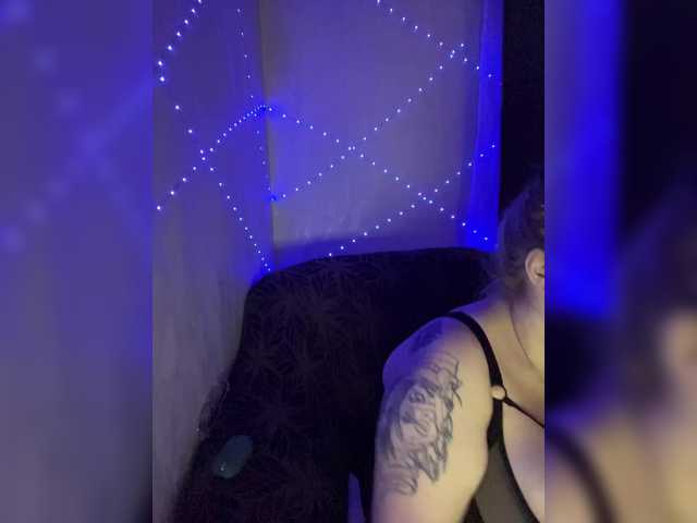 RobinLili's BongaCams show and profile