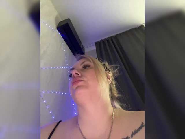 RobinLili's BongaCams show and profile
