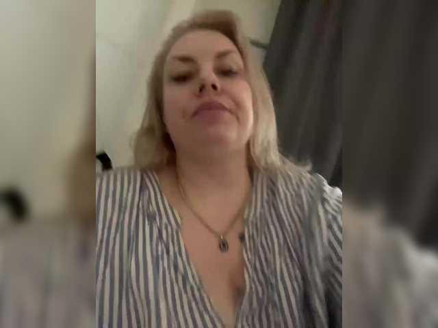 RobinLili's BongaCams show and profile