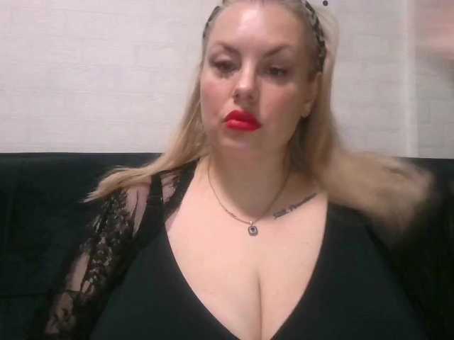 RobinLili's BongaCams show and profile