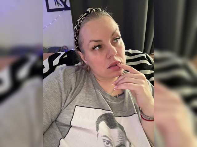 RobinLili's BongaCams show and profile