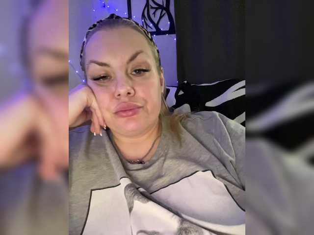 RobinLili's BongaCams show and profile