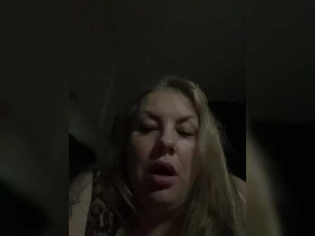 RobinLili's BongaCams show and profile