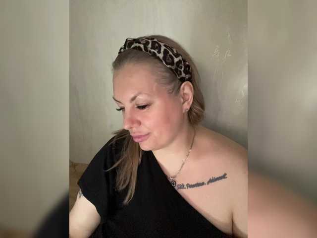 RobinLili's BongaCams show and profile